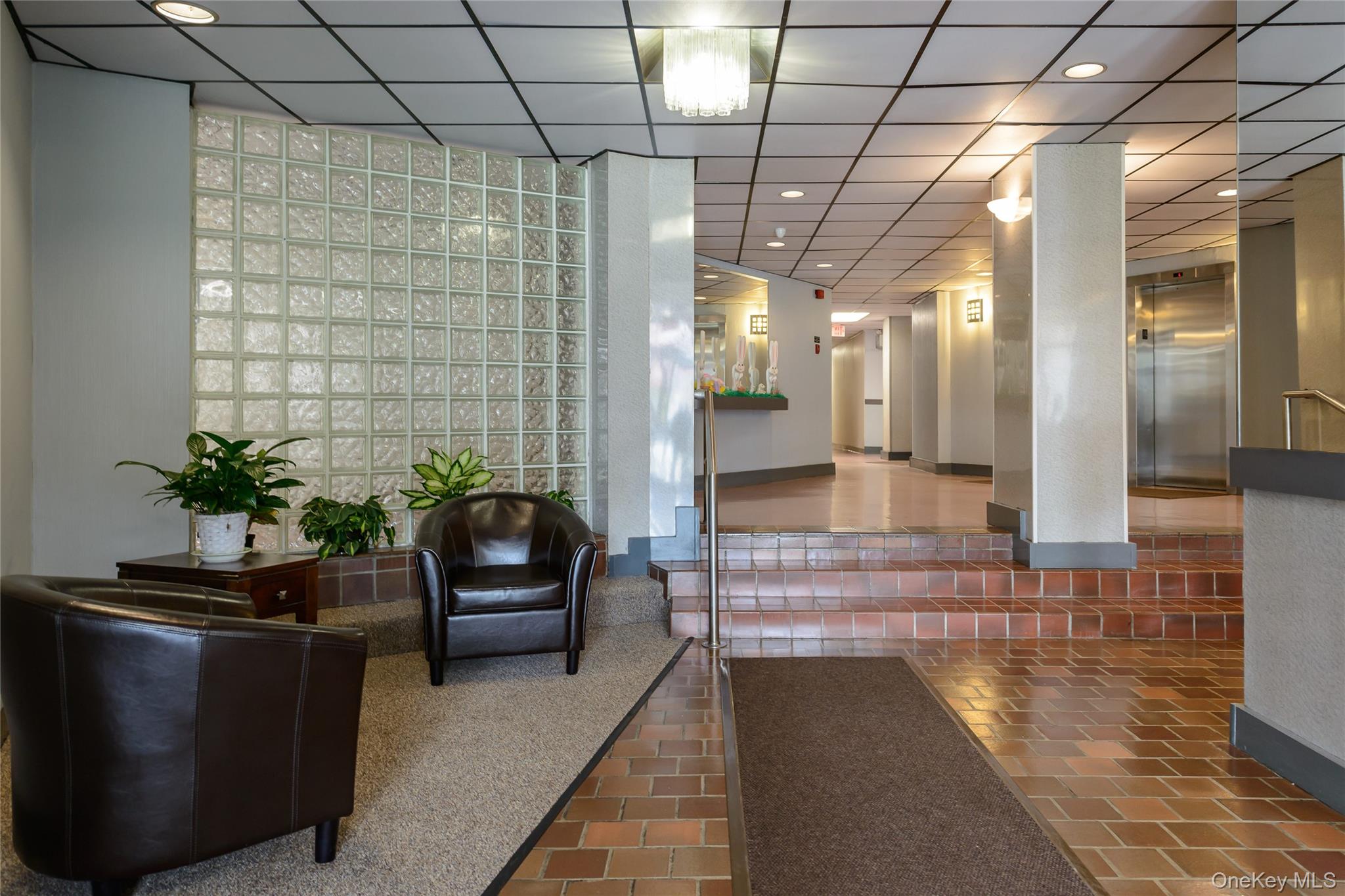 135 Post Avenue # 3F, Westbury, NY 11590