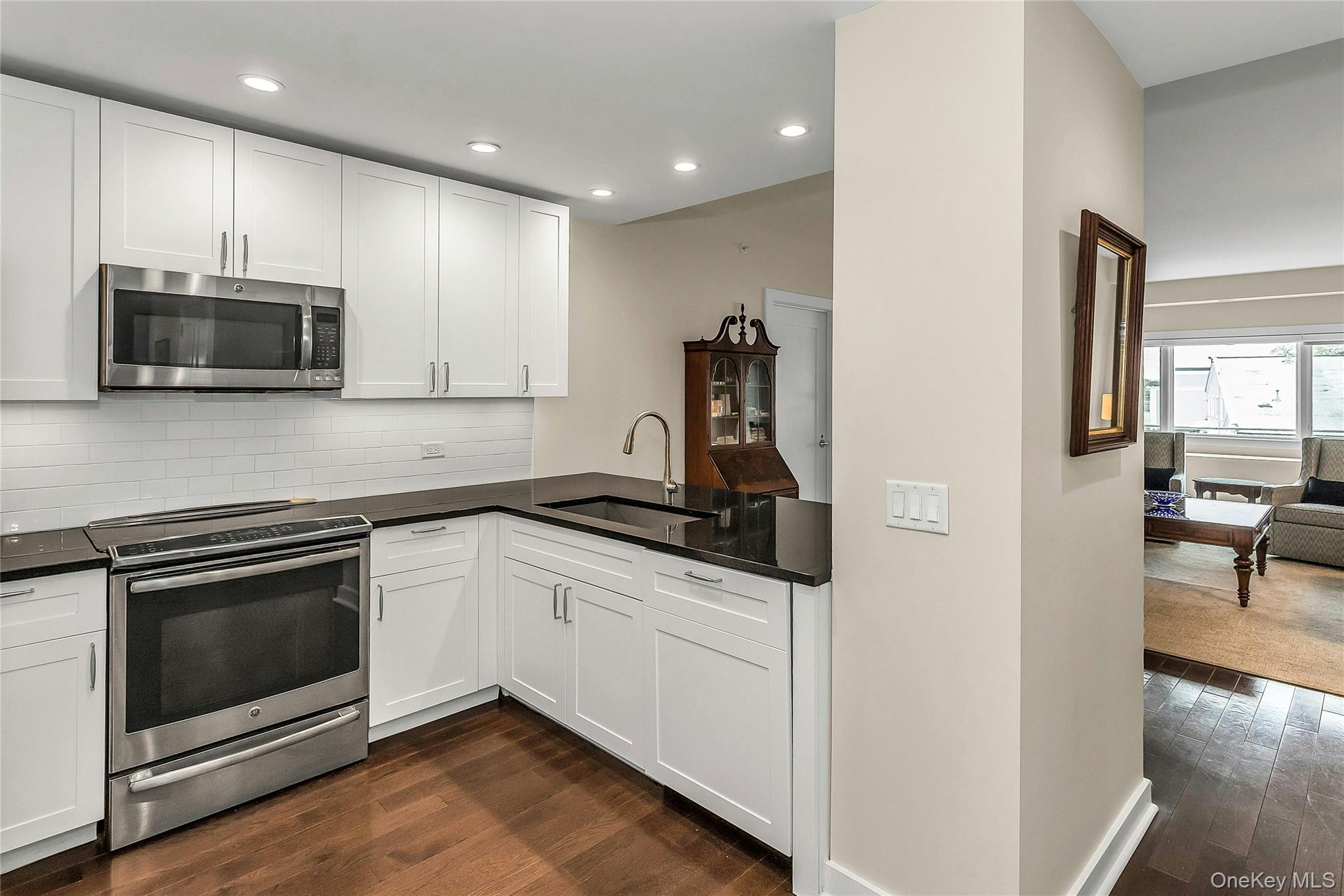 433 Main Street # 203, Port Washington, NY 11050