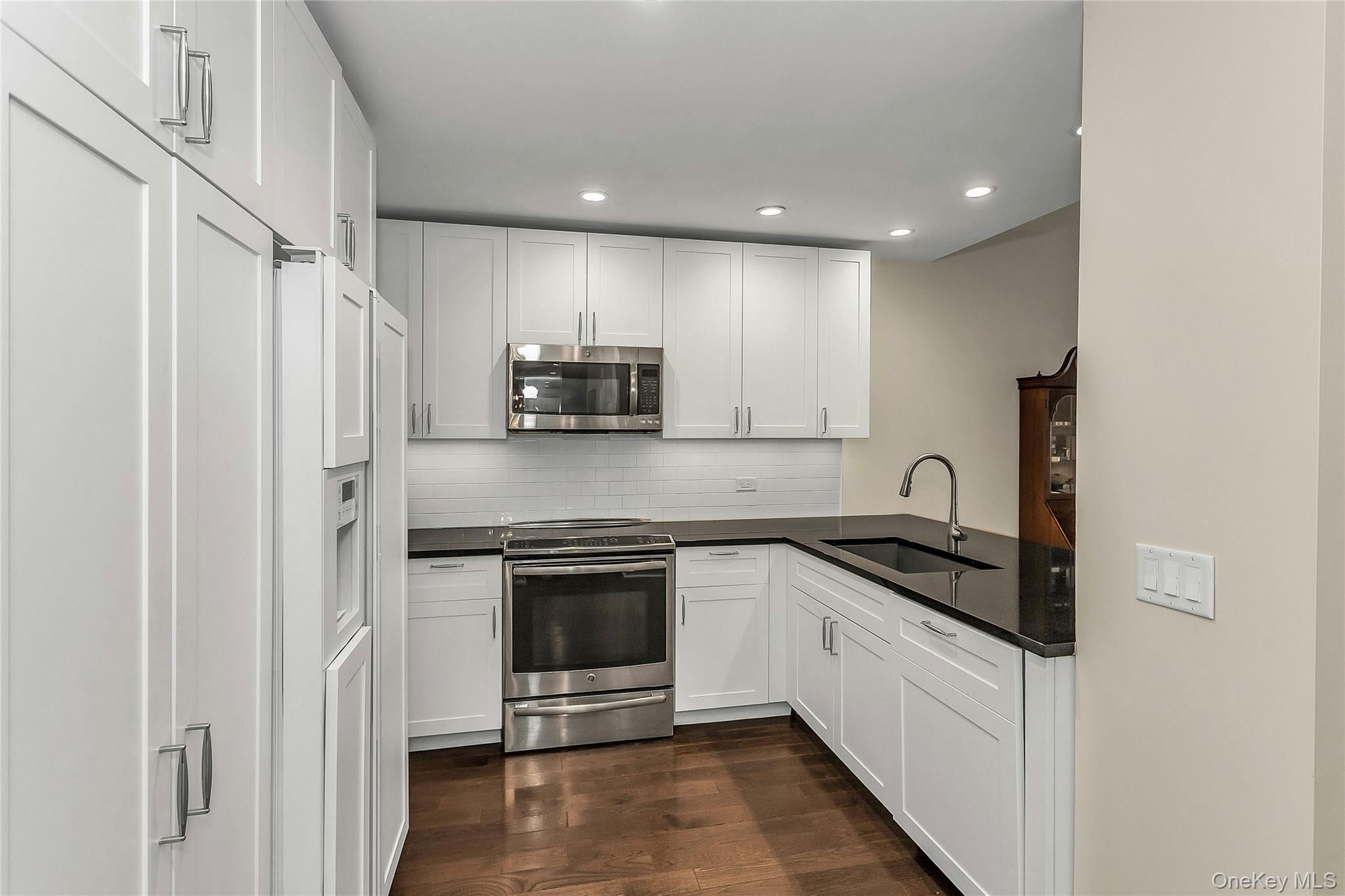 433 Main Street # 203, Port Washington, NY 11050