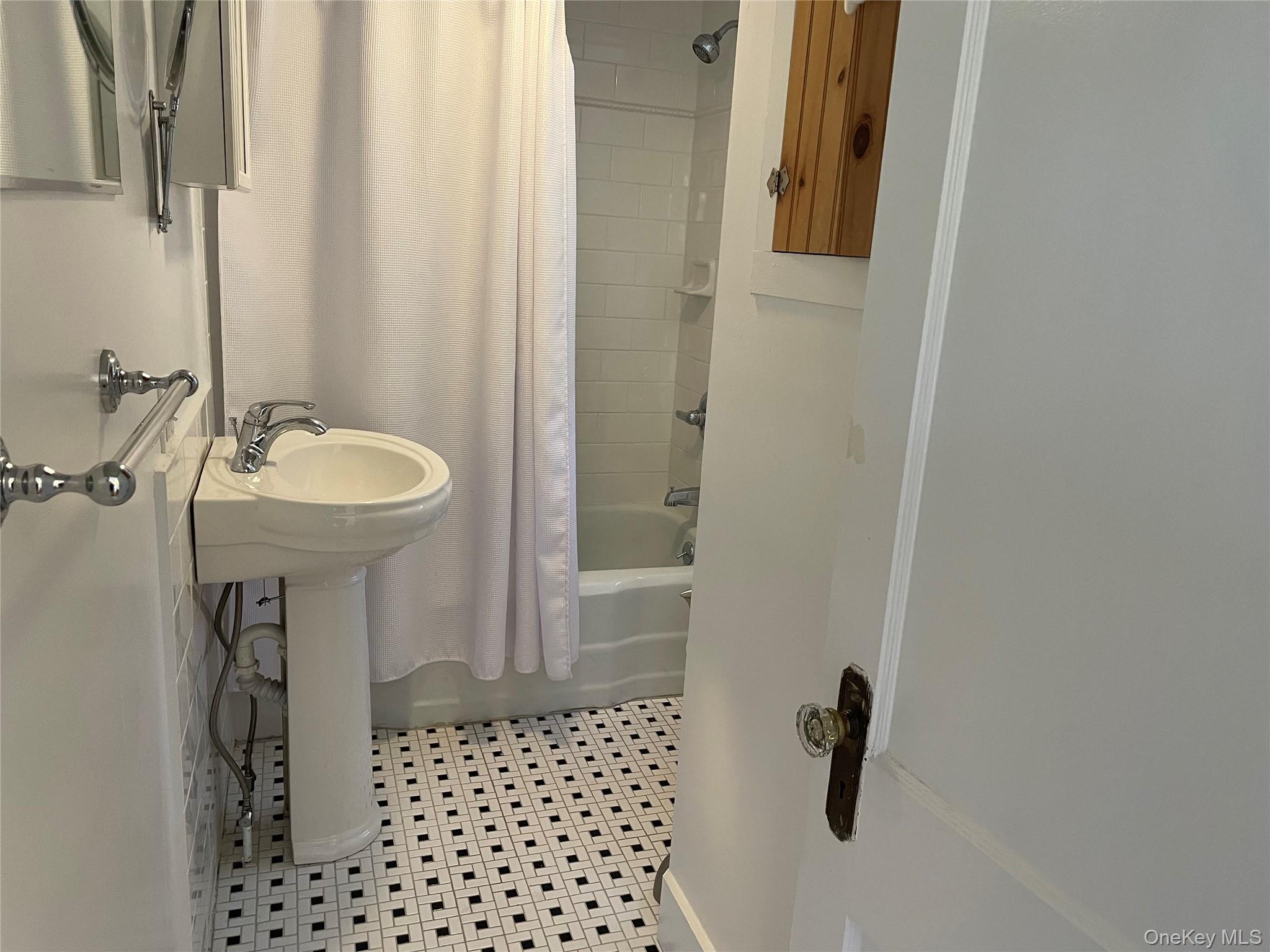 40 W Garden Street, Rhinebeck, NY 12572