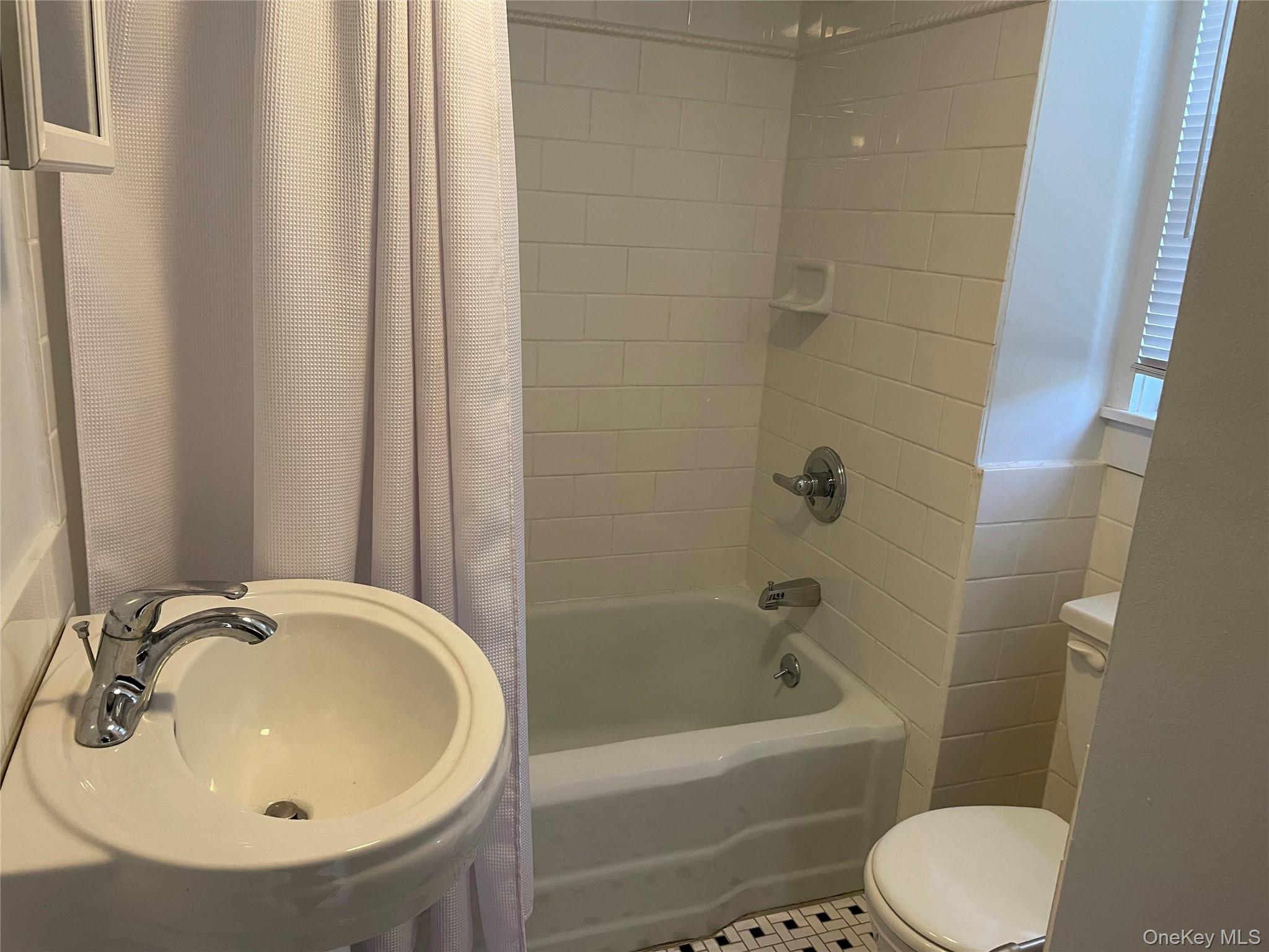 40 W Garden Street, Rhinebeck, NY 12572