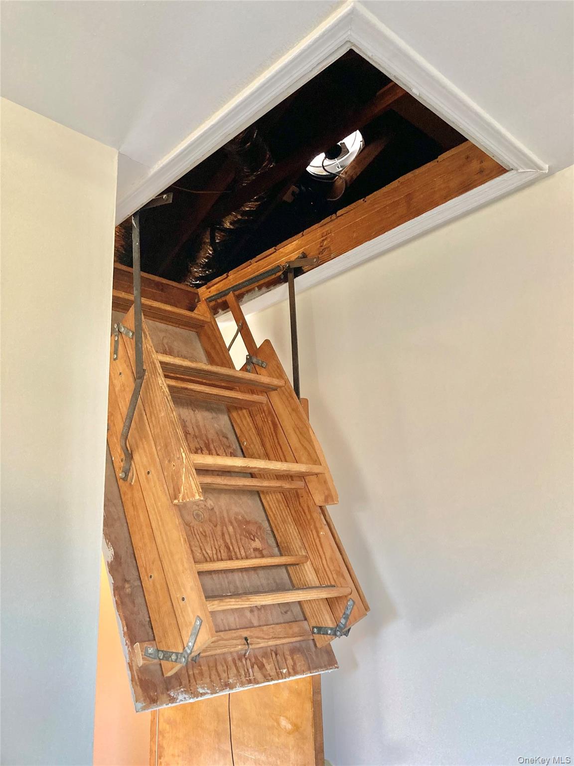 12 Soundview Avenue # Upper, Oyster Bay, NY 11771