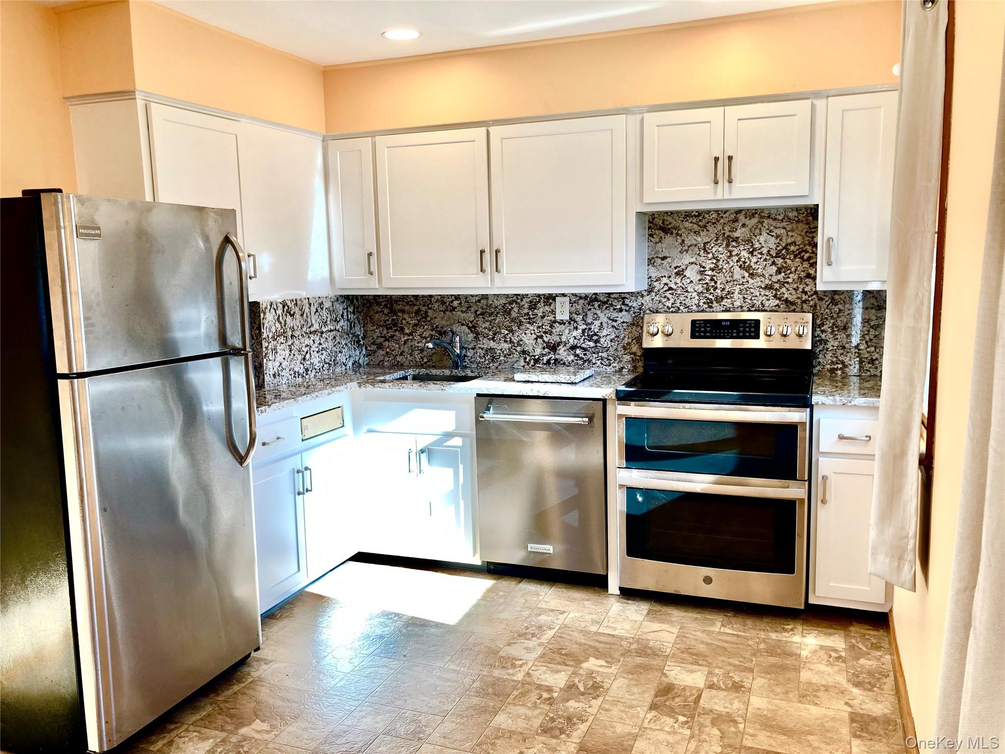 12 Soundview Avenue # Upper, Oyster Bay, NY 11771