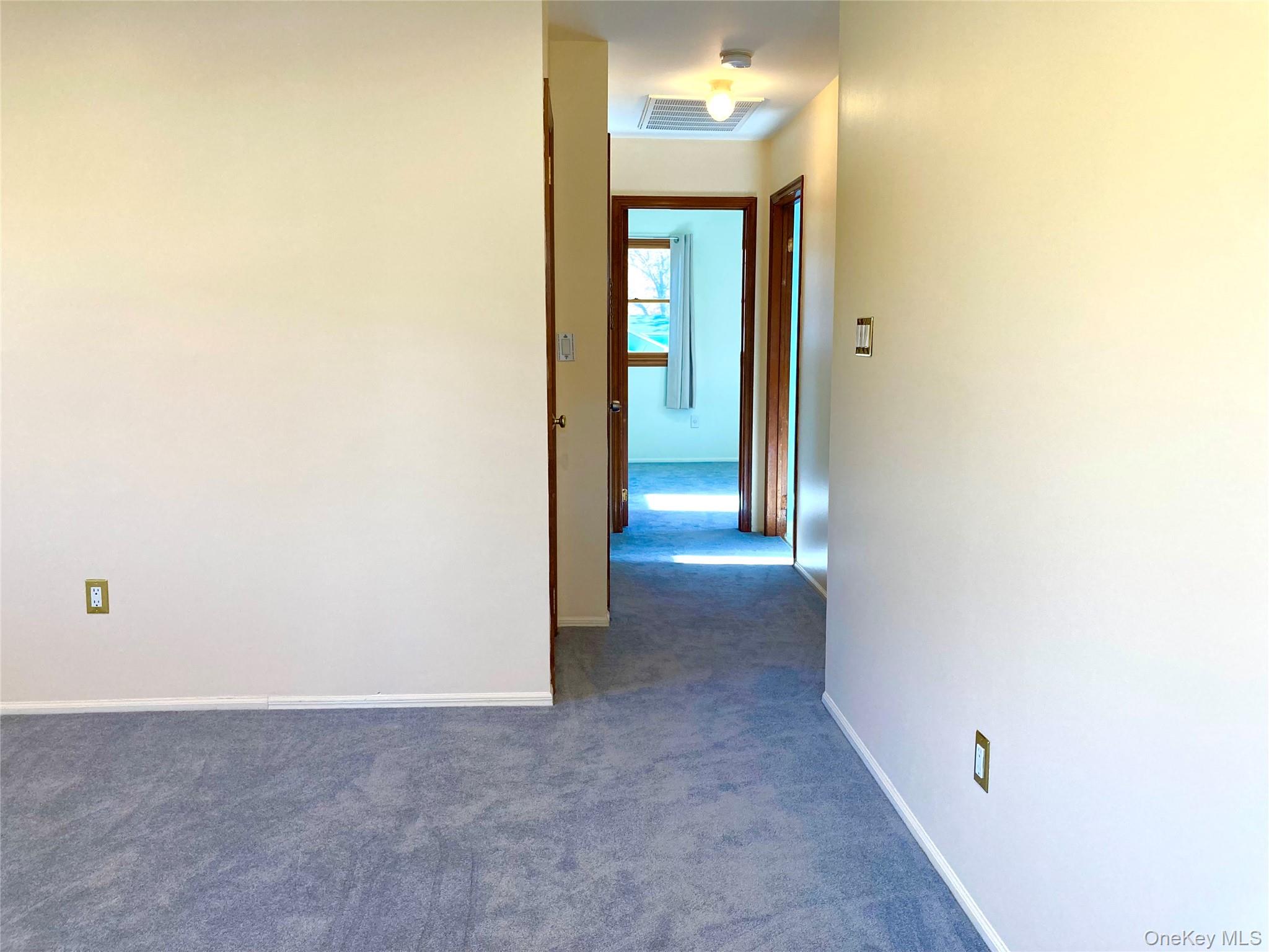 12 Soundview Avenue # Upper, Oyster Bay, NY 11771