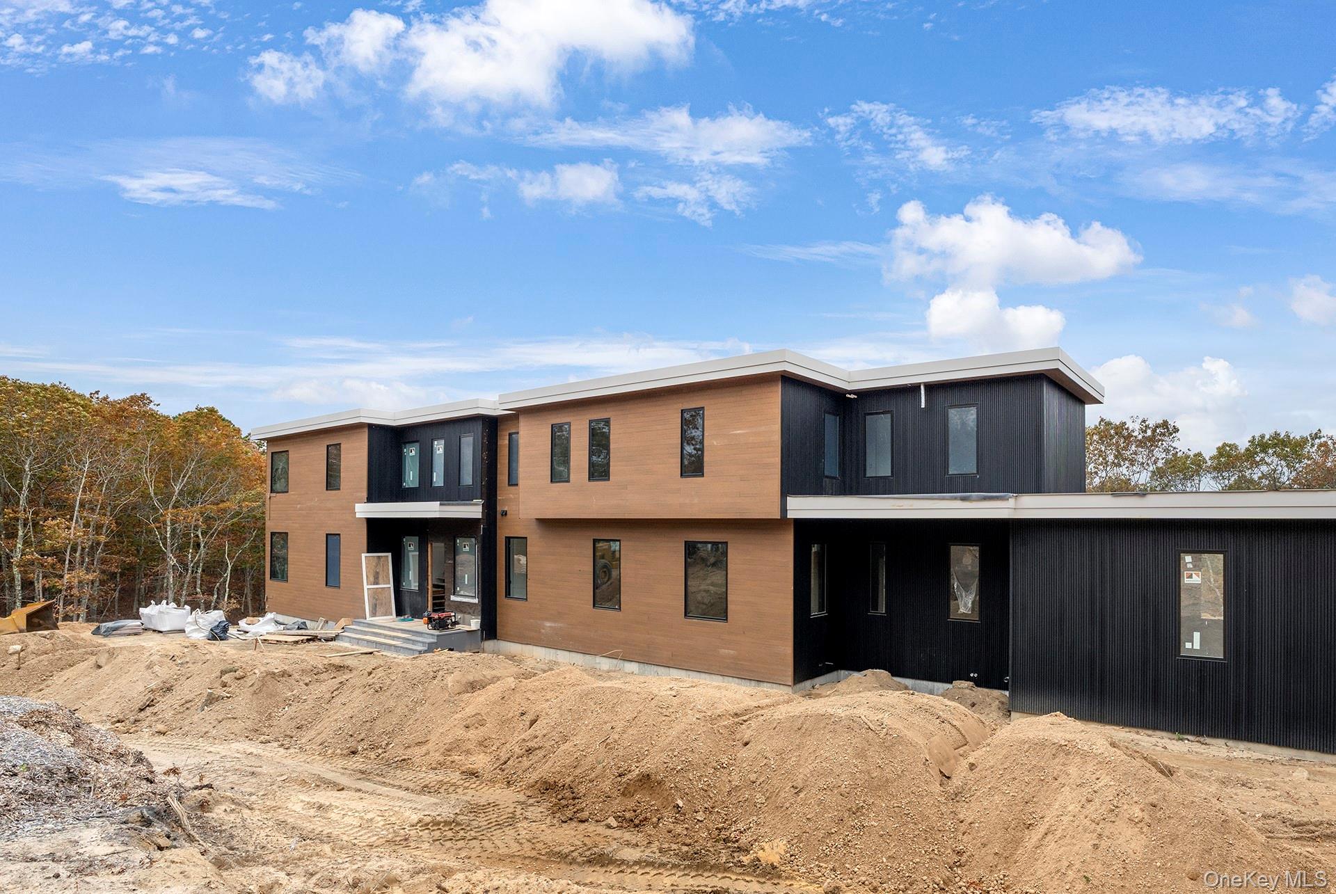 207 Middle Line Highway, Southampton, NY 11968