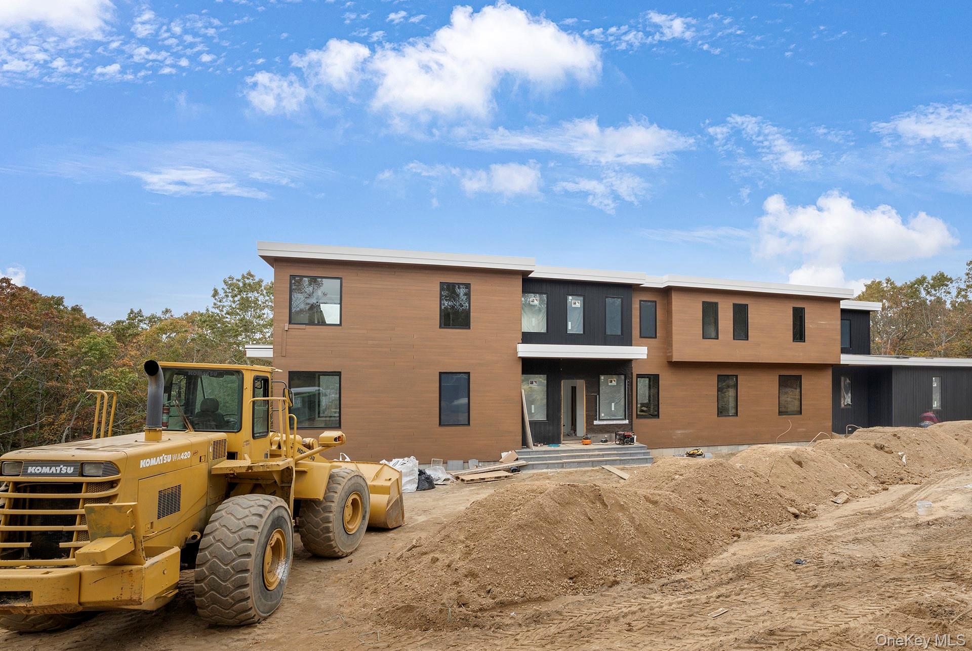 207 Middle Line Highway, Southampton, NY 11968