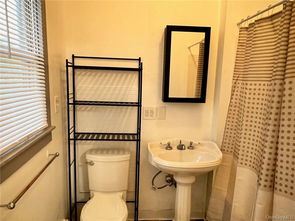 65 Monhagen Avenue, Middletown, NY 10940