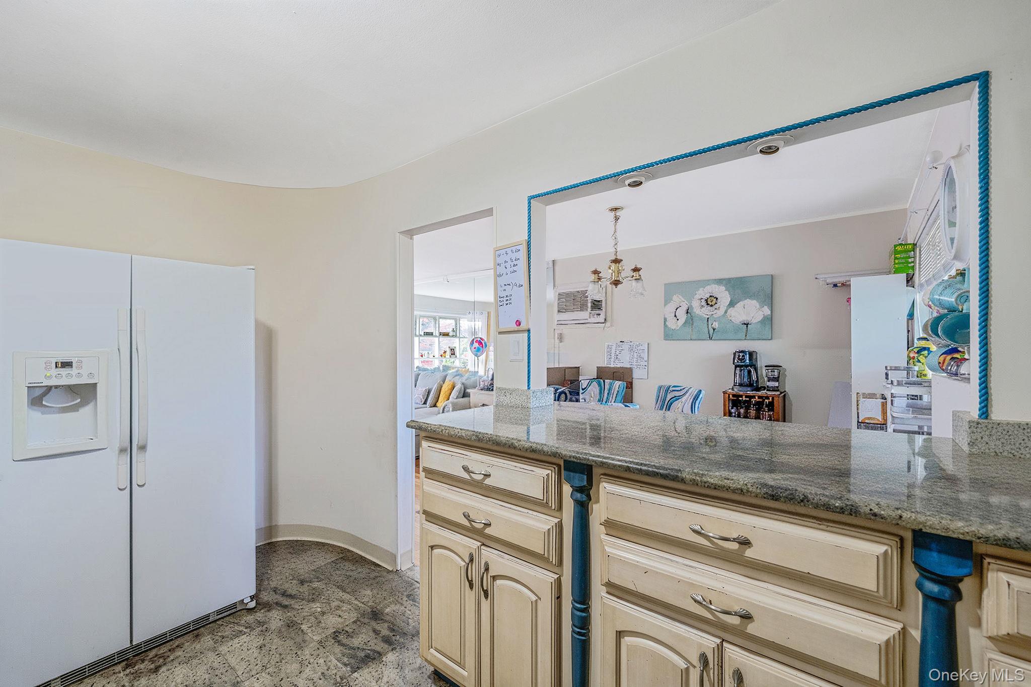 19 Amsterdam Avenue, West Babylon, NY 11704