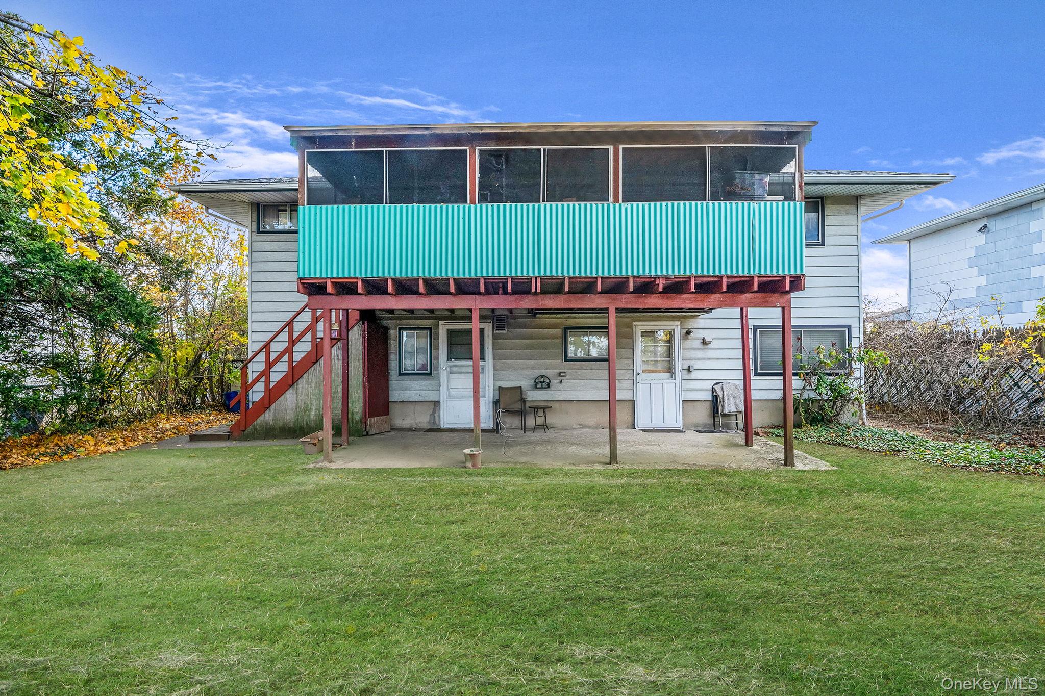 19 Amsterdam Avenue, West Babylon, NY 11704