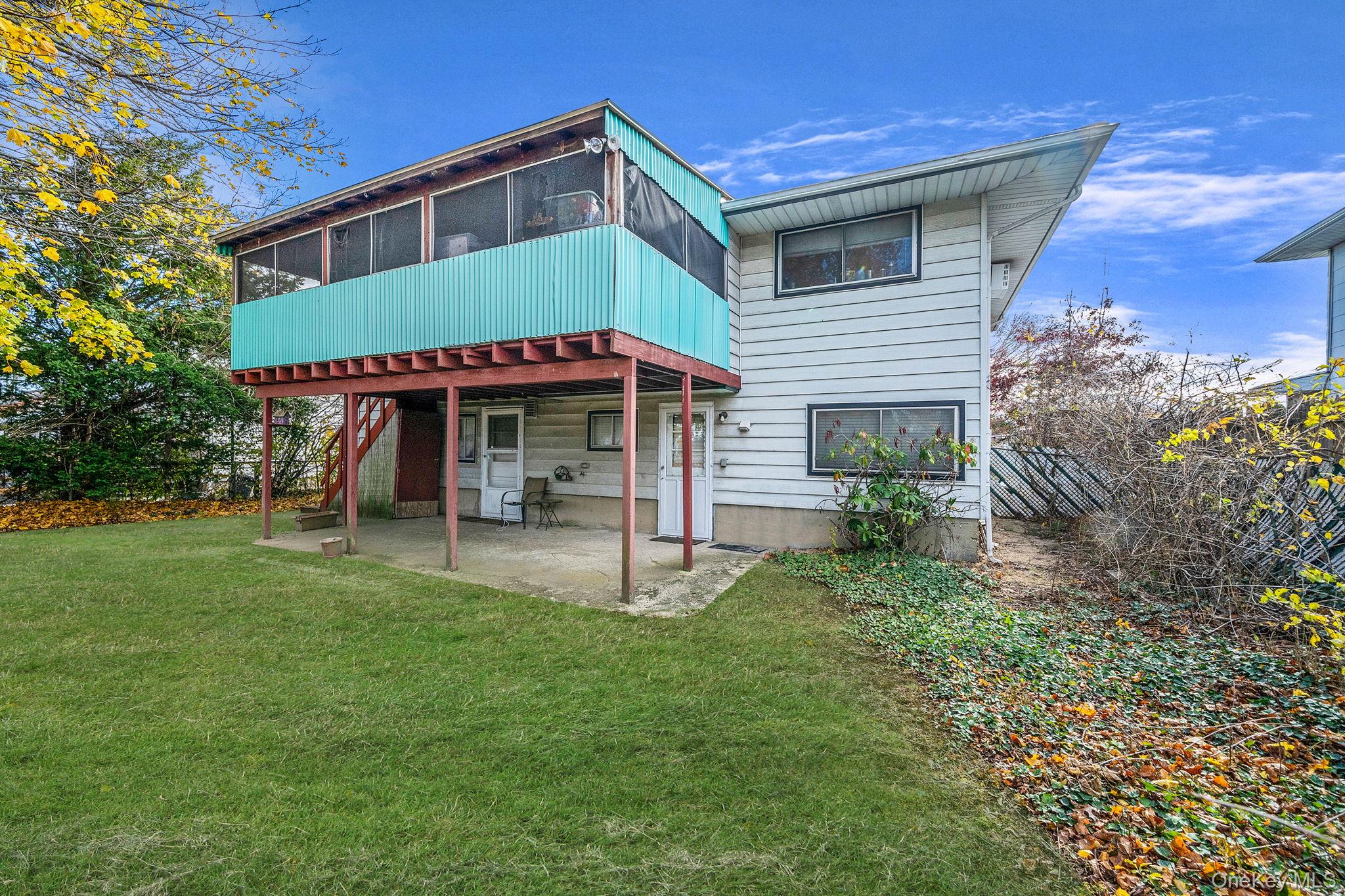 19 Amsterdam Avenue, West Babylon, NY 11704