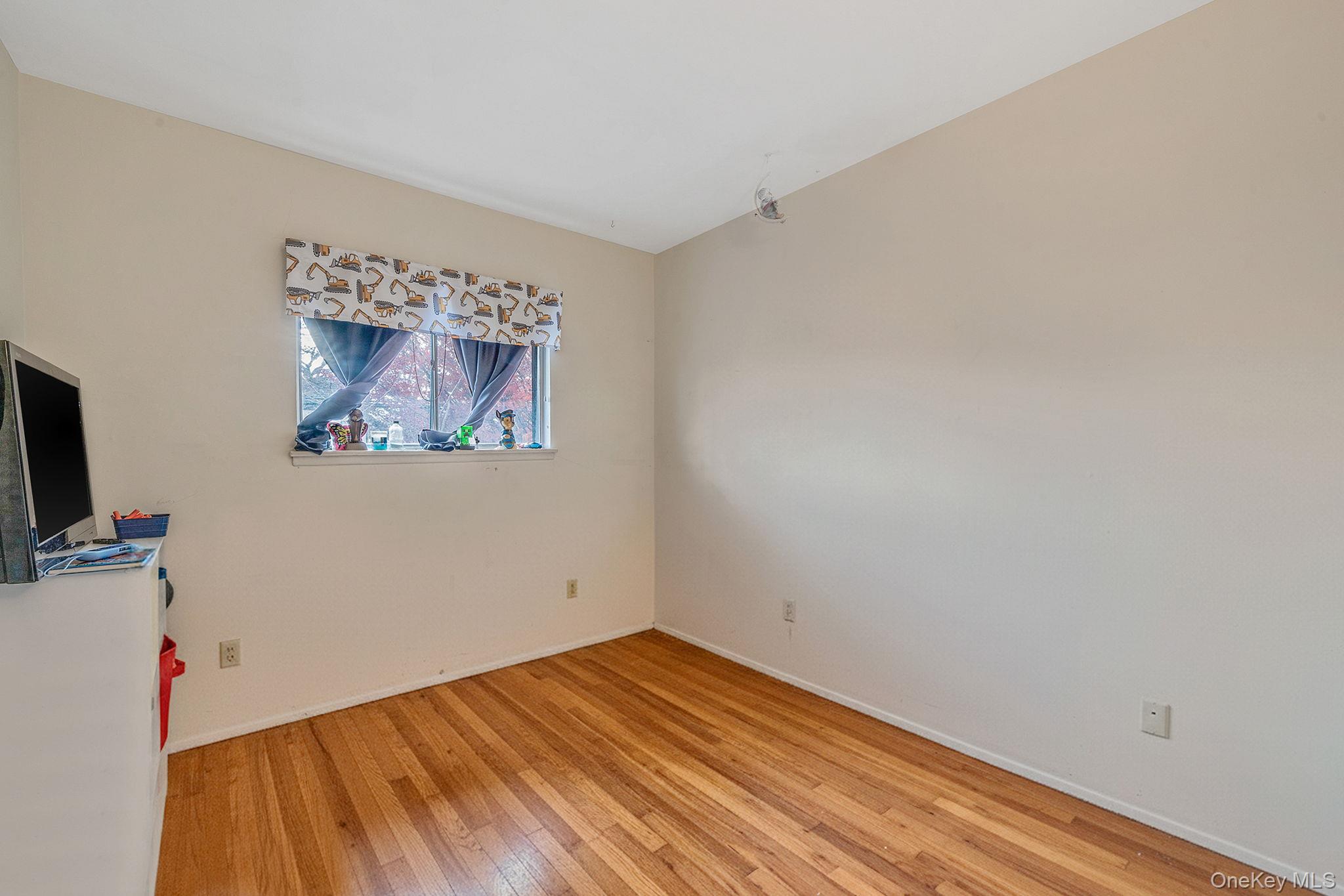 19 Amsterdam Avenue, West Babylon, NY 11704