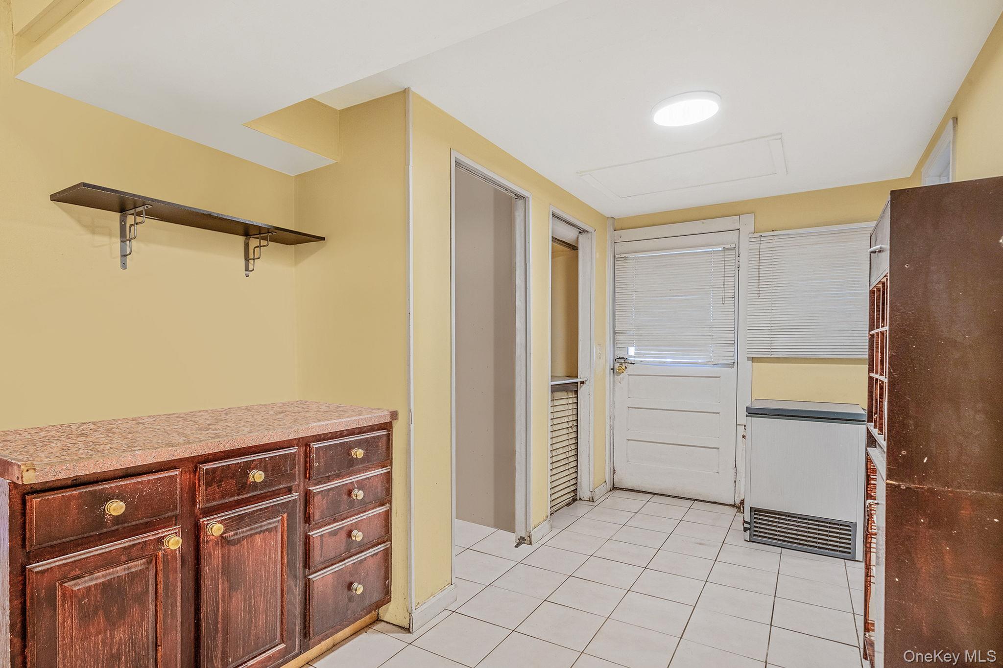 19 Amsterdam Avenue, West Babylon, NY 11704