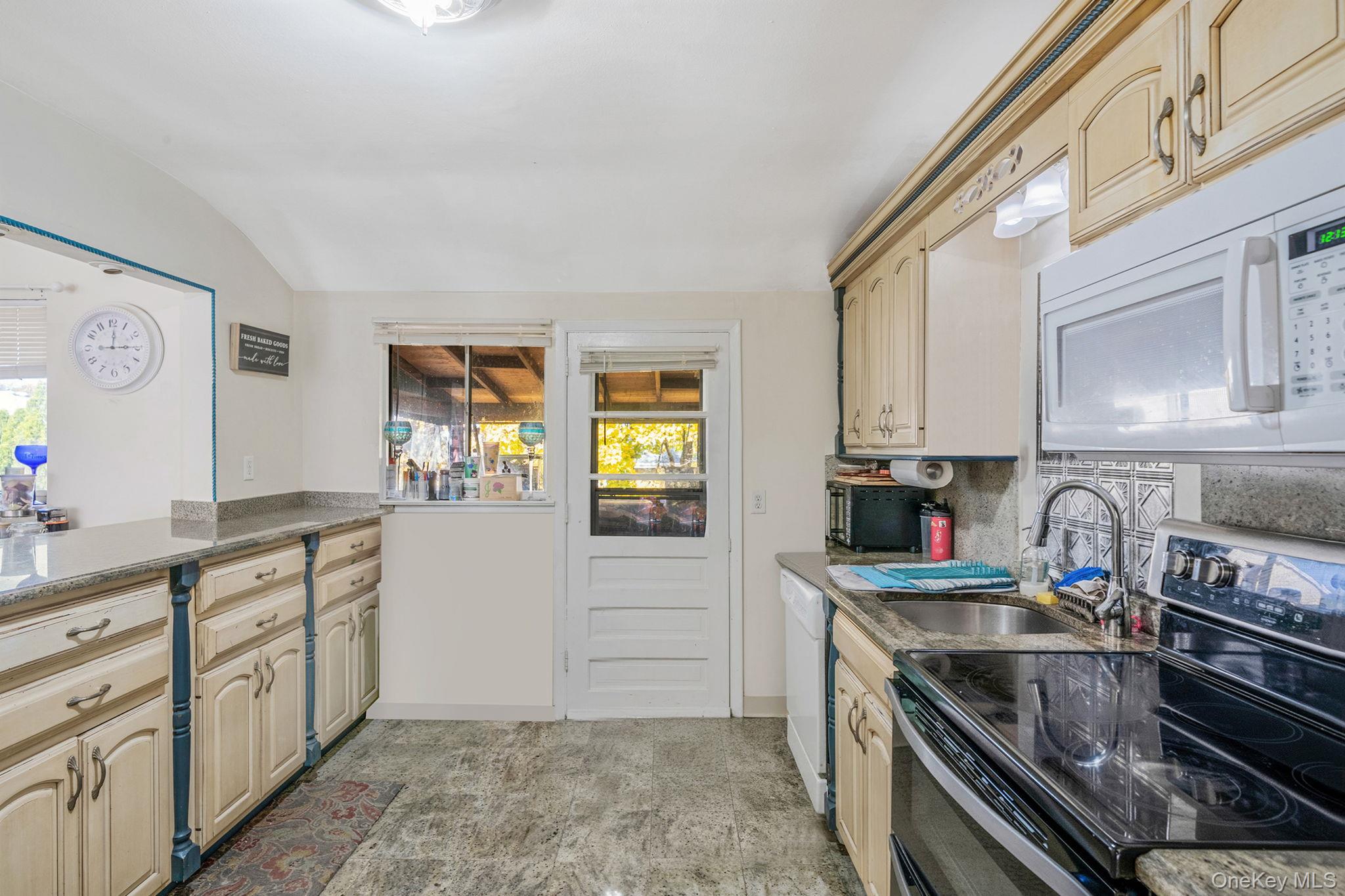 19 Amsterdam Avenue, West Babylon, NY 11704