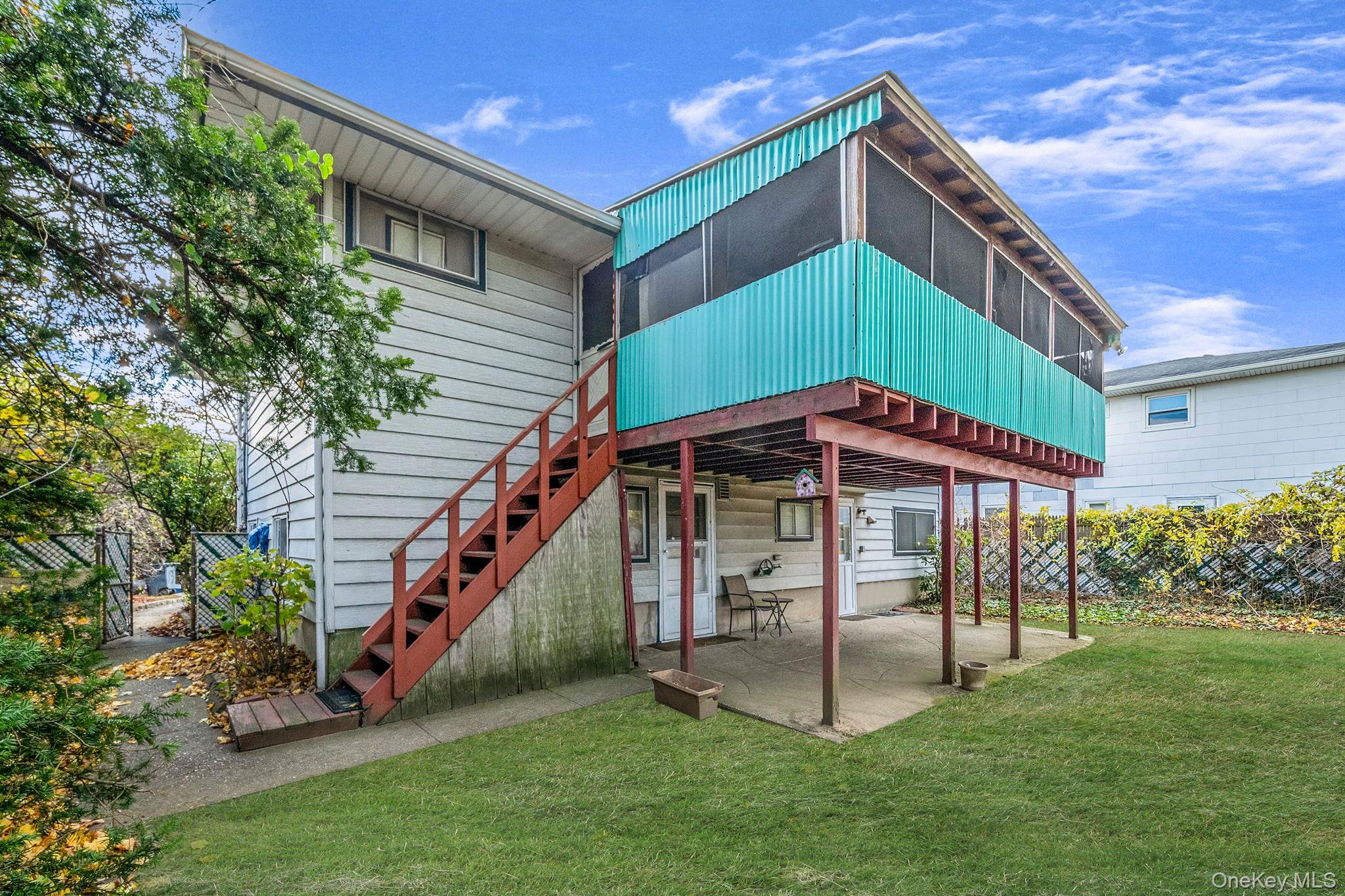 19 Amsterdam Avenue, West Babylon, NY 11704