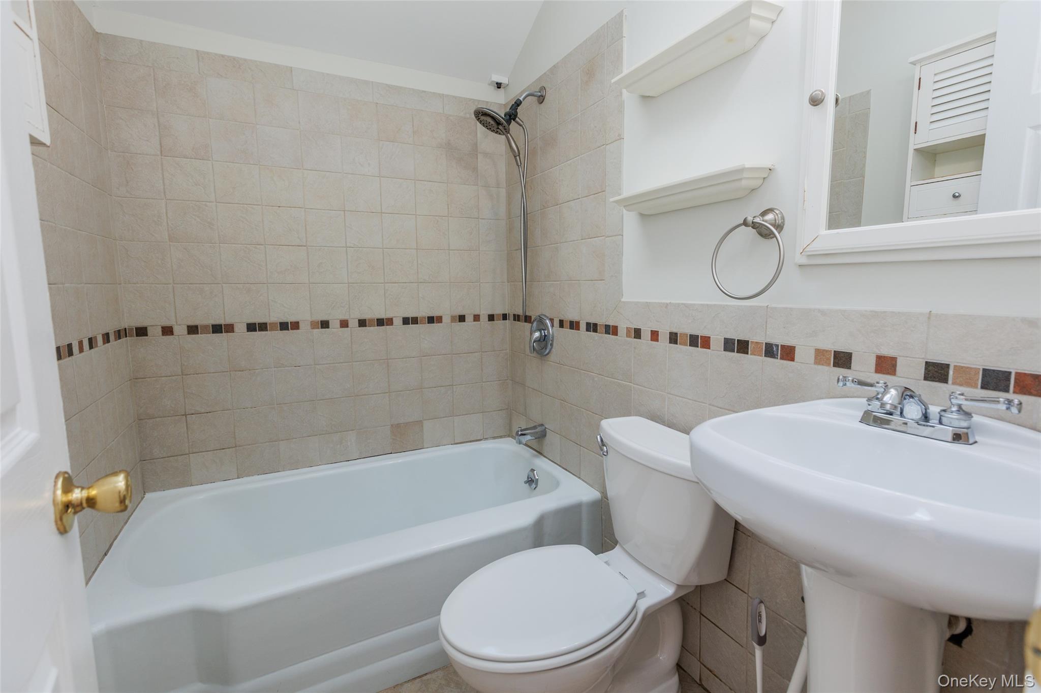 233 Cedar Street, Saint James, NY 11780