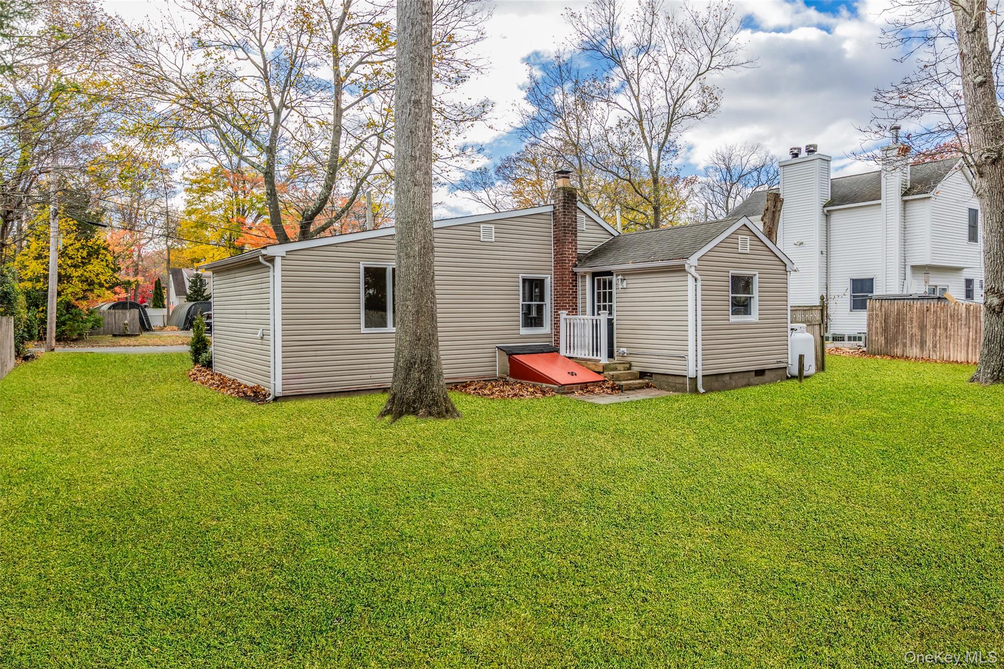 233 Cedar Street, Saint James, NY 11780