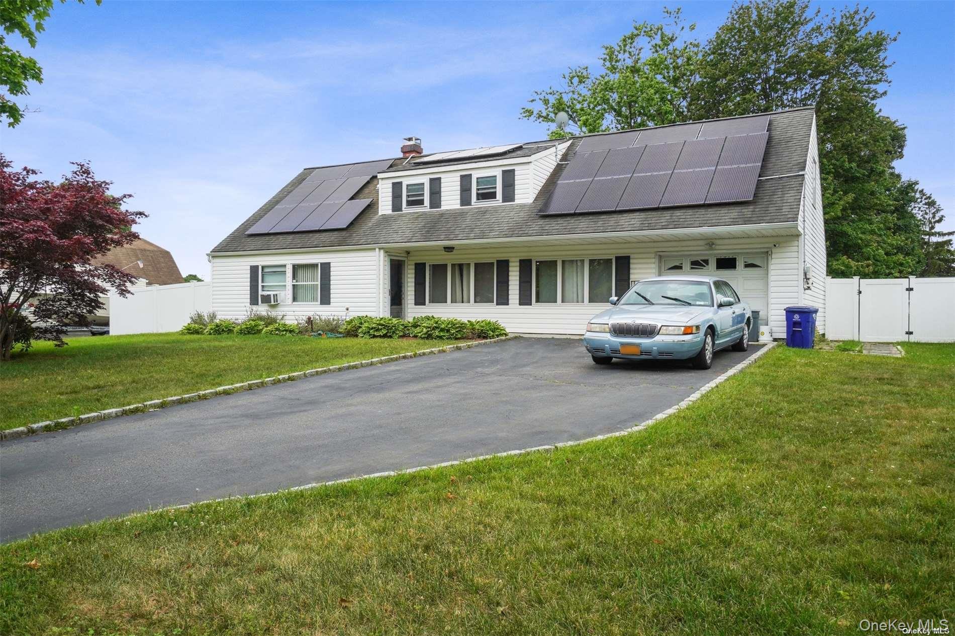 64 Pitchpine Place, Medford, NY 11763