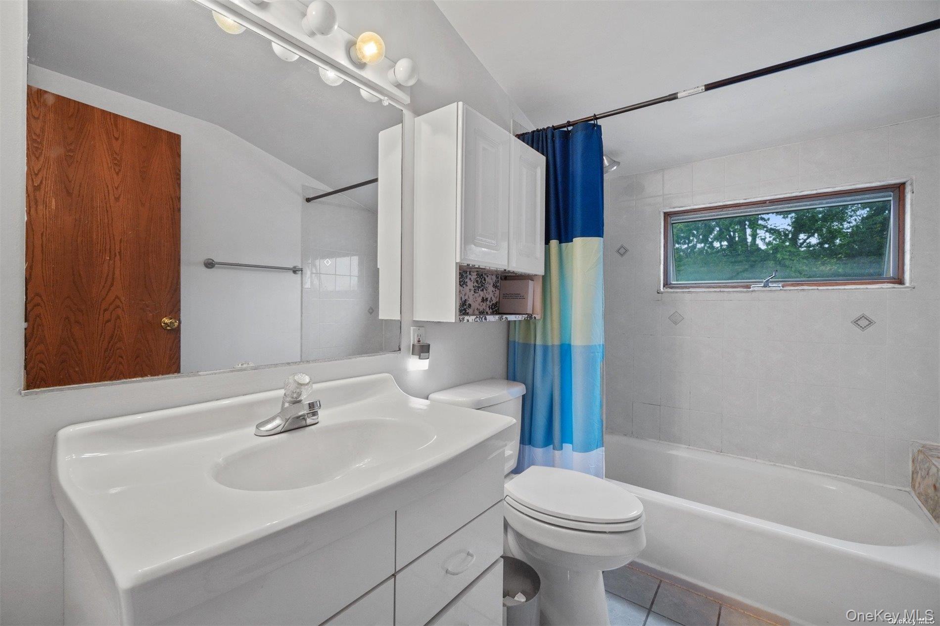 64 Pitchpine Place, Medford, NY 11763