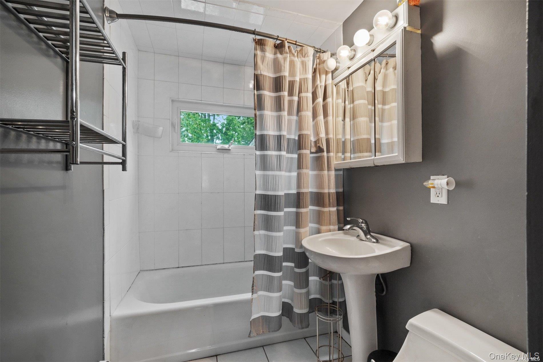 64 Pitchpine Place, Medford, NY 11763