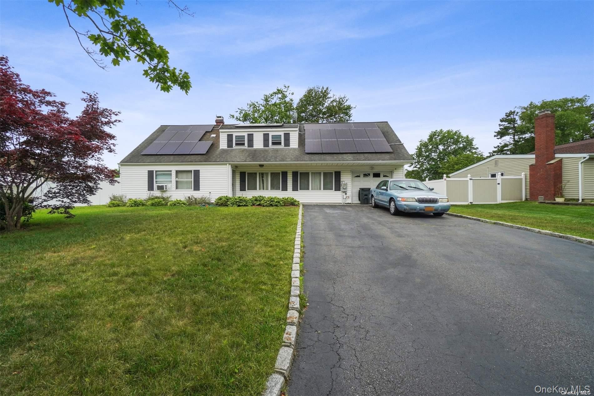 64 Pitchpine Place, Medford, NY 11763