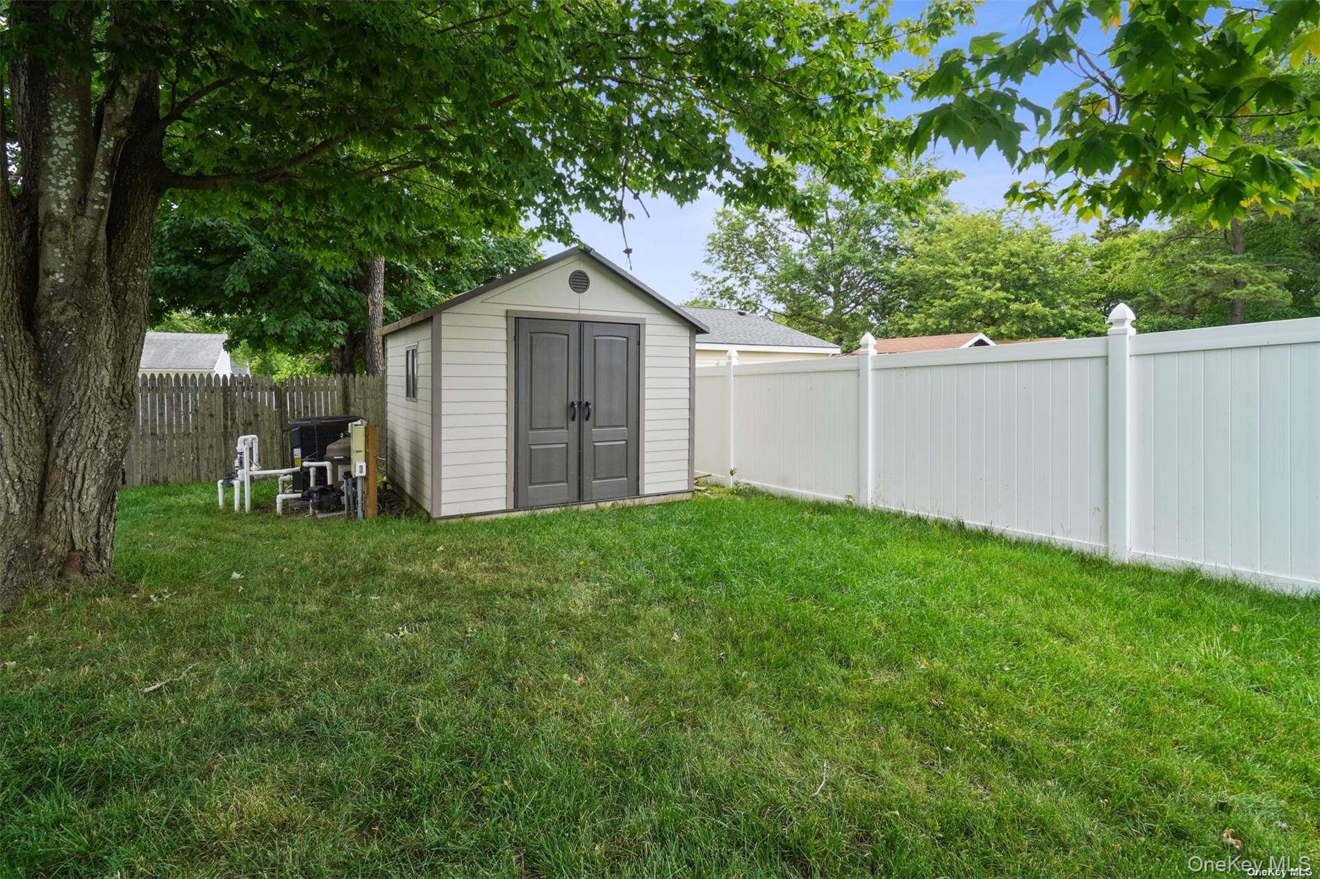 64 Pitchpine Place, Medford, NY 11763