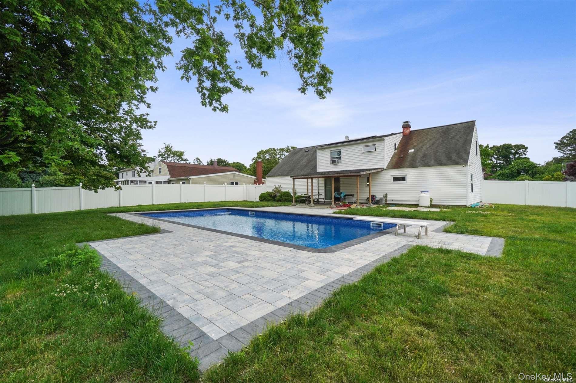 64 Pitchpine Place, Medford, NY 11763