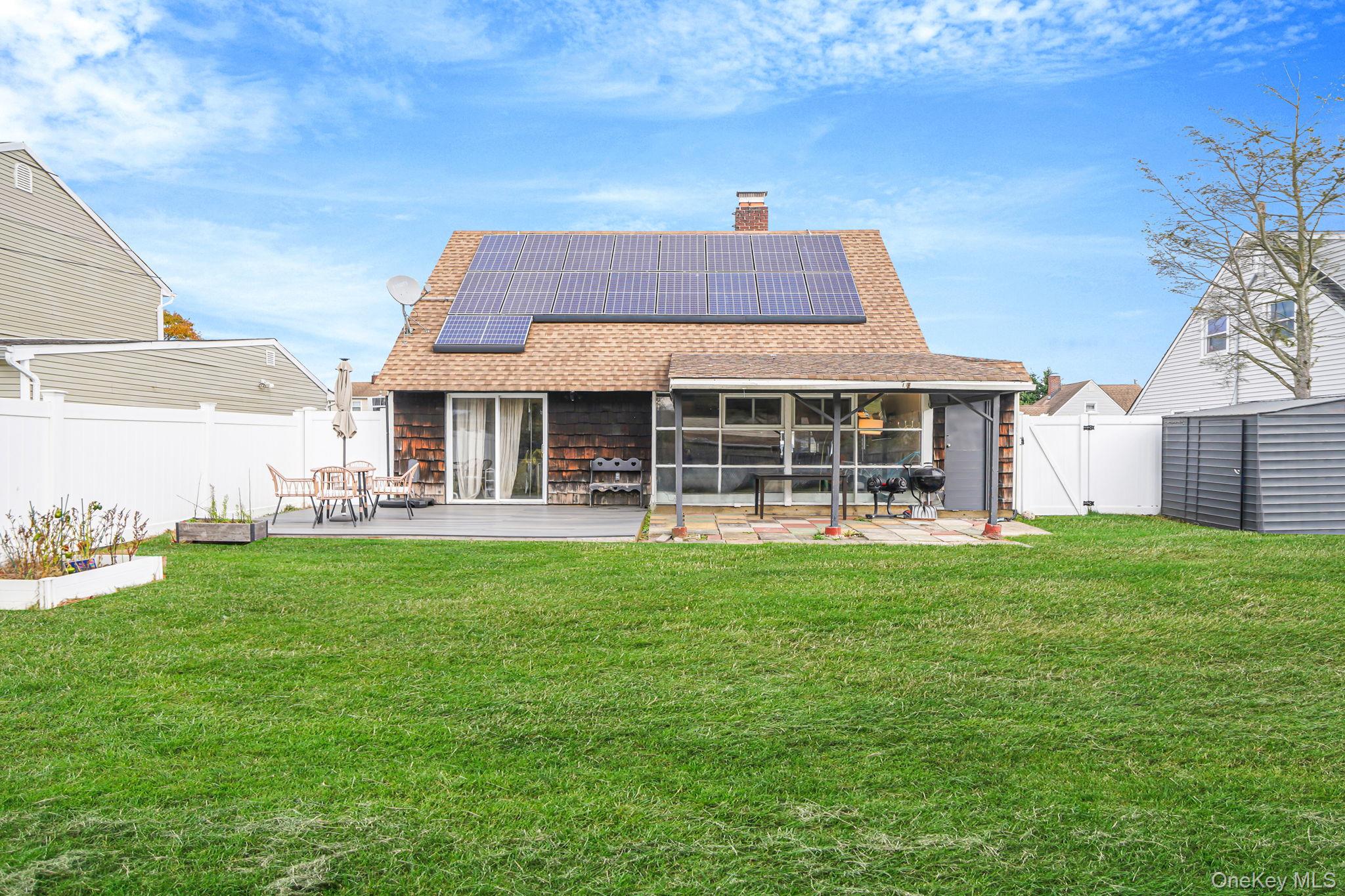 18 Chickadee Lane, Levittown, NY 11756