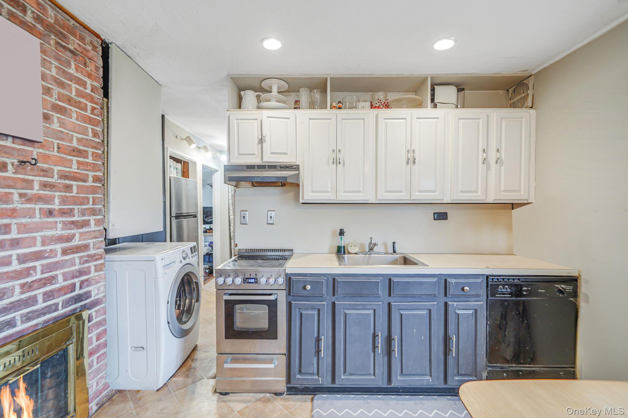 18 Chickadee Lane, Levittown, NY 11756