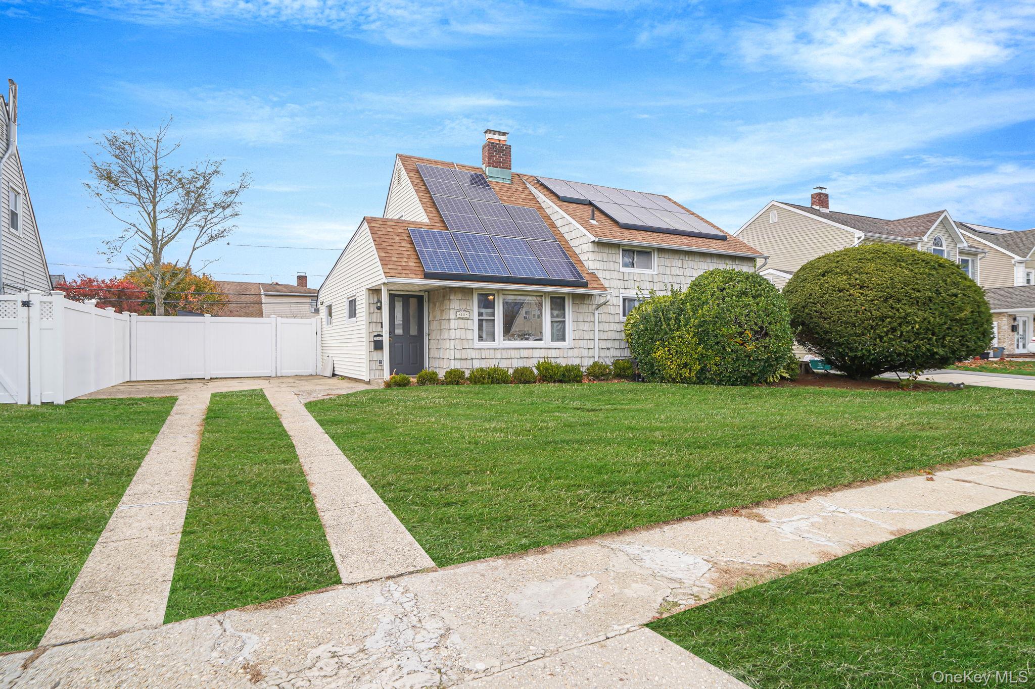 18 Chickadee Lane, Levittown, NY 11756