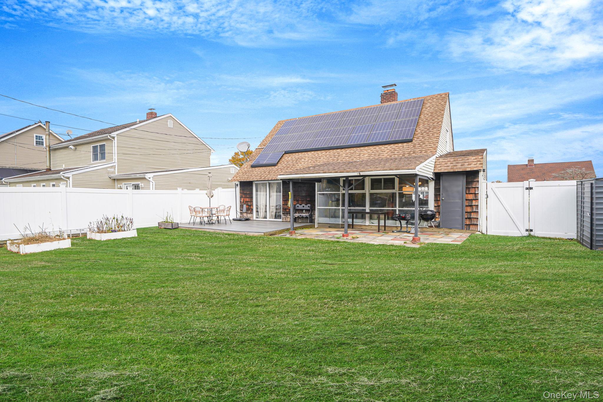 18 Chickadee Lane, Levittown, NY 11756