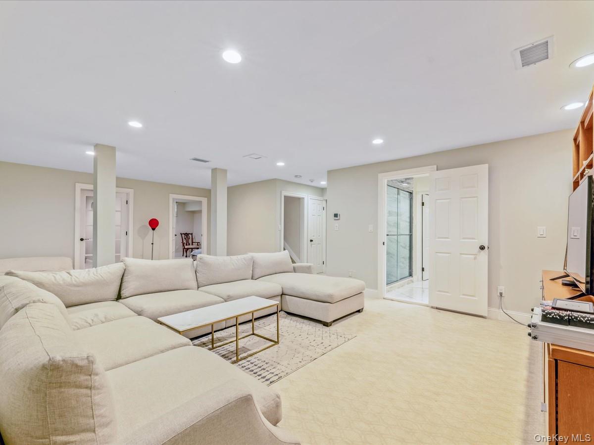 54 Harvard Road # 54, Manhasset, NY 11030