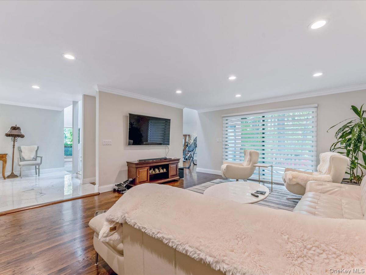 54 Harvard Road # 54, Manhasset, NY 11030