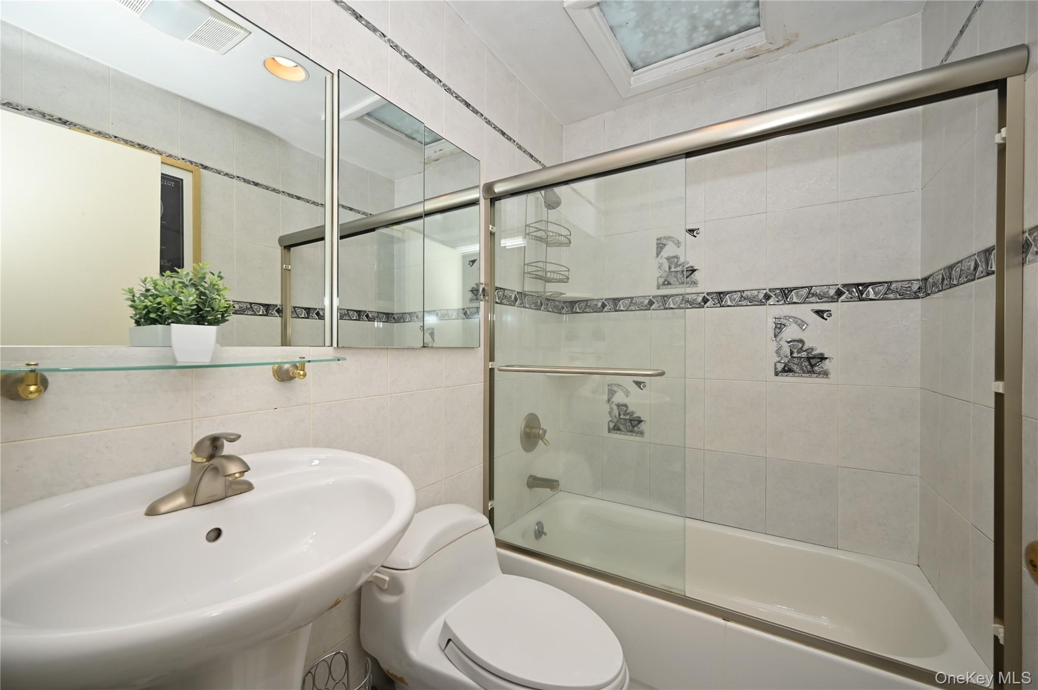 2 Meadow Lane, Rockville Centre, NY 11570