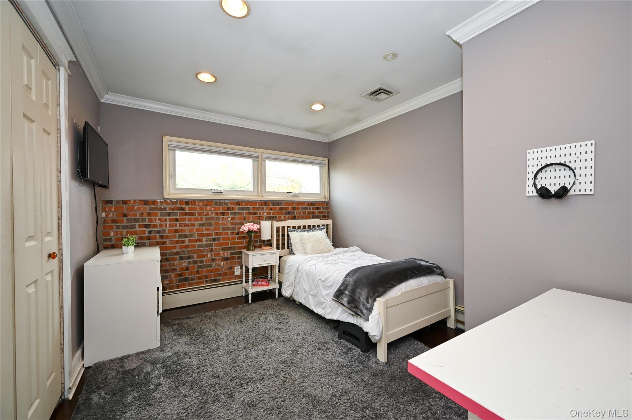 2 Meadow Lane, Rockville Centre, NY 11570