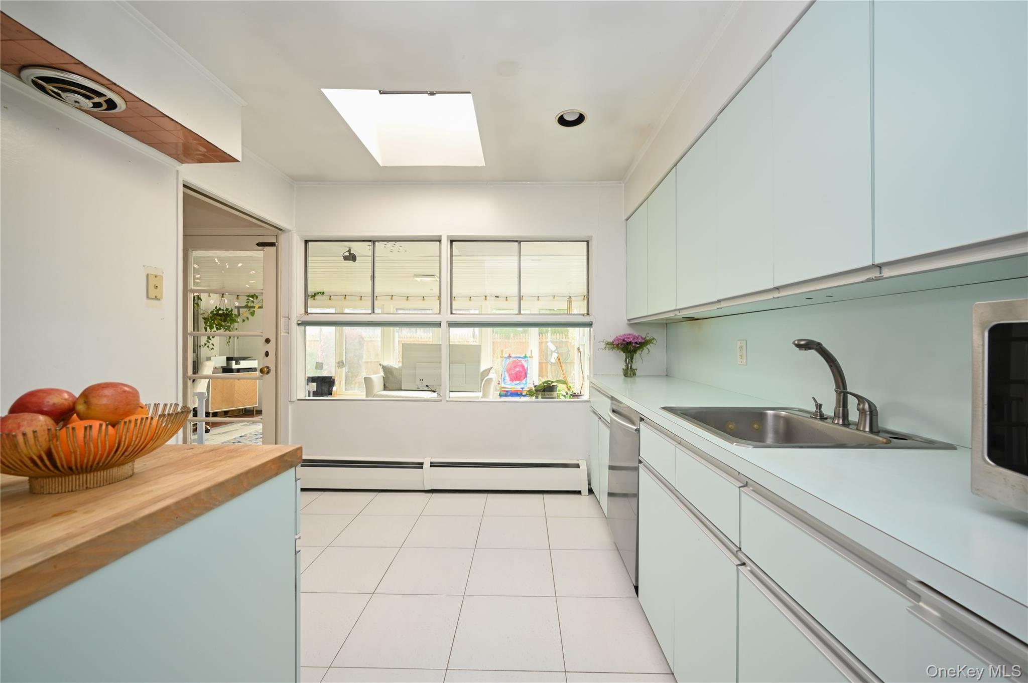 2 Meadow Lane, Rockville Centre, NY 11570