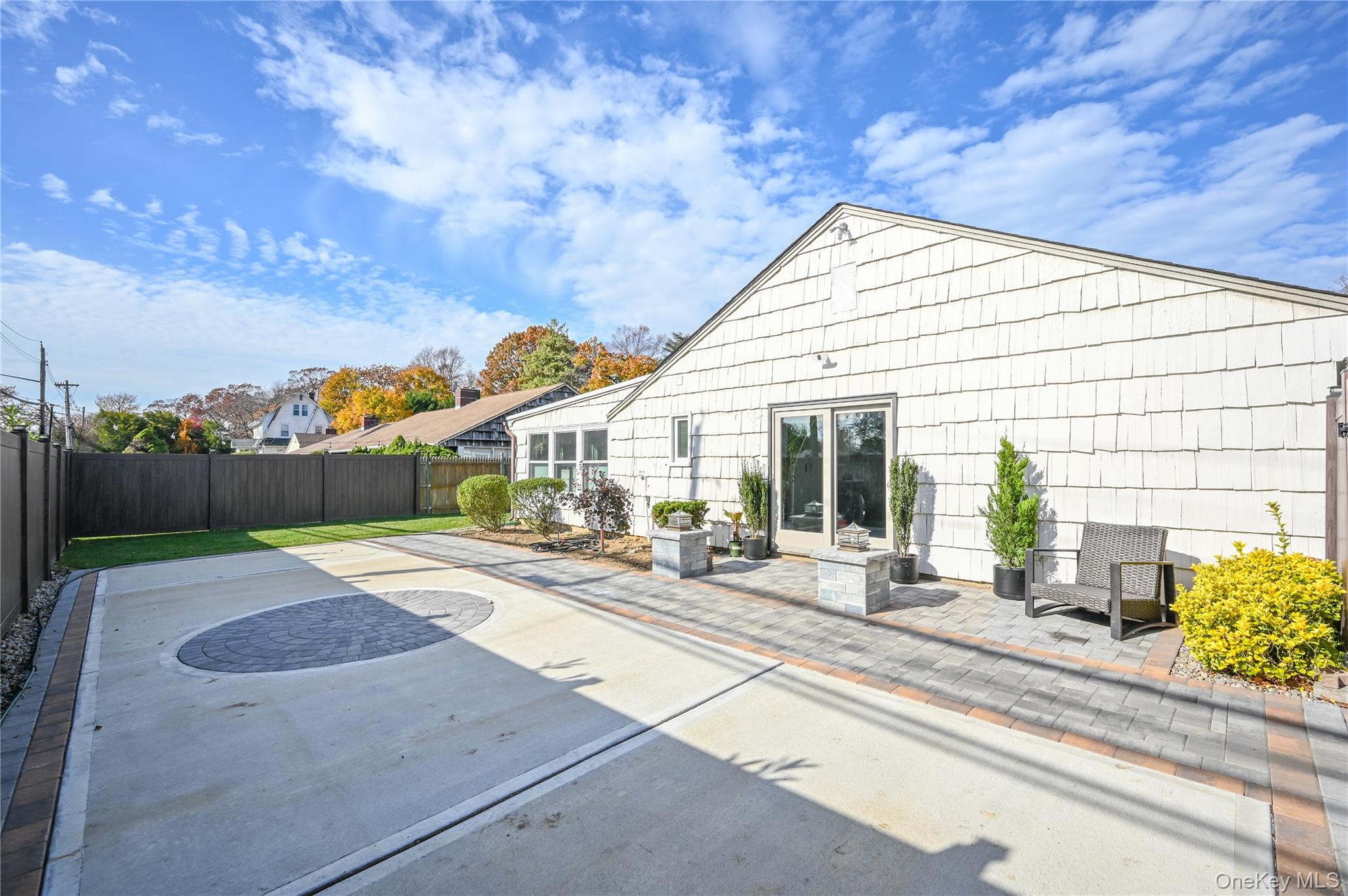 2 Meadow Lane, Rockville Centre, NY 11570