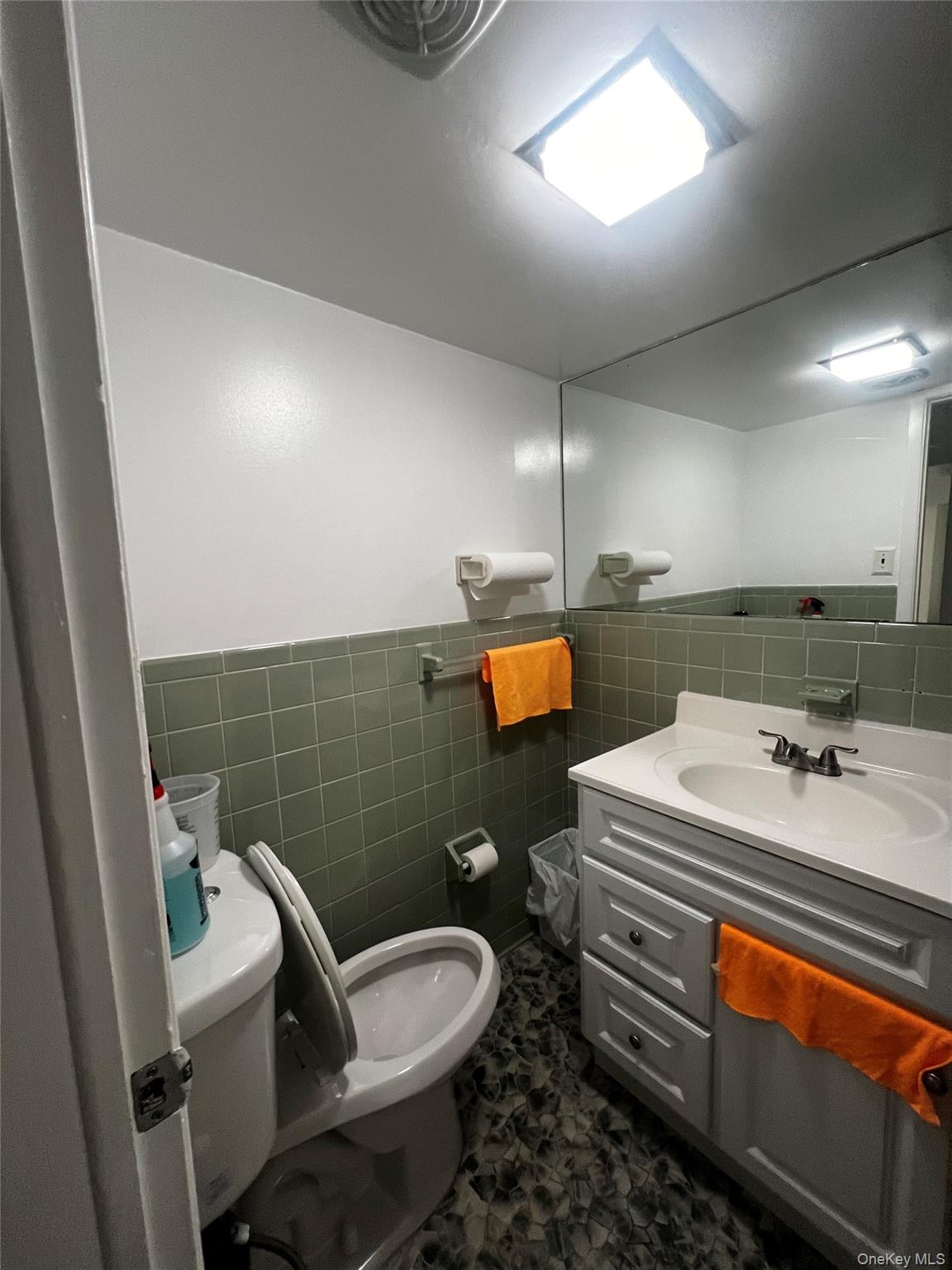 6938 Myrtle Avenue, Glendale, NY 11385