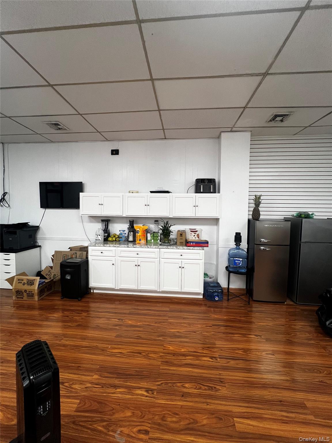 6938 Myrtle Avenue, Glendale, NY 11385