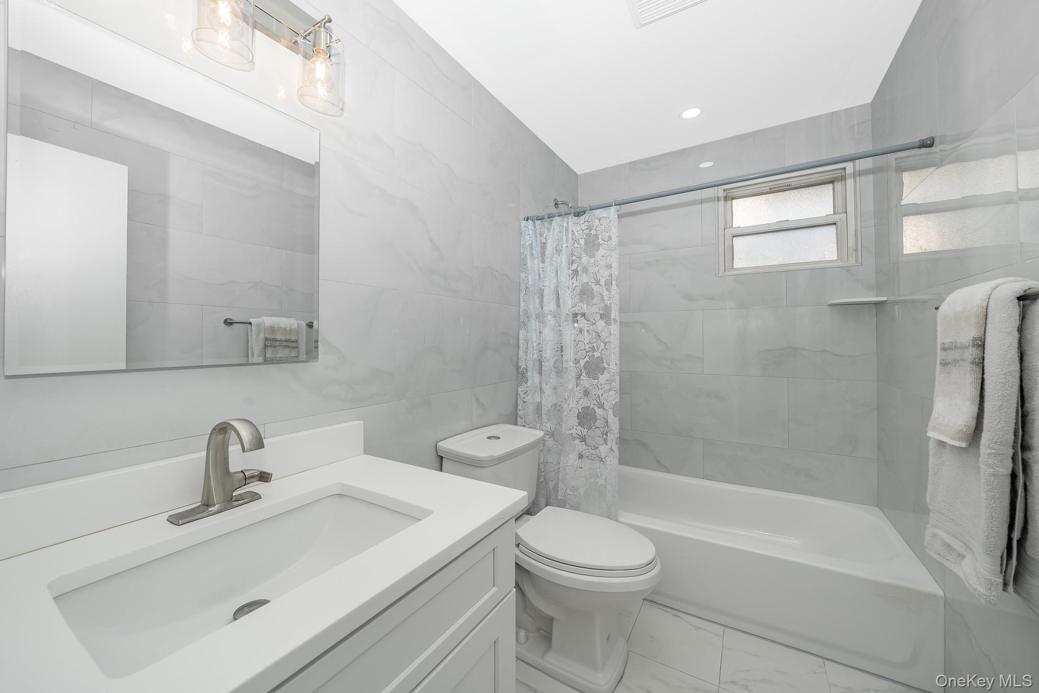 3 Brewster Gate, Massapequa, NY 11758