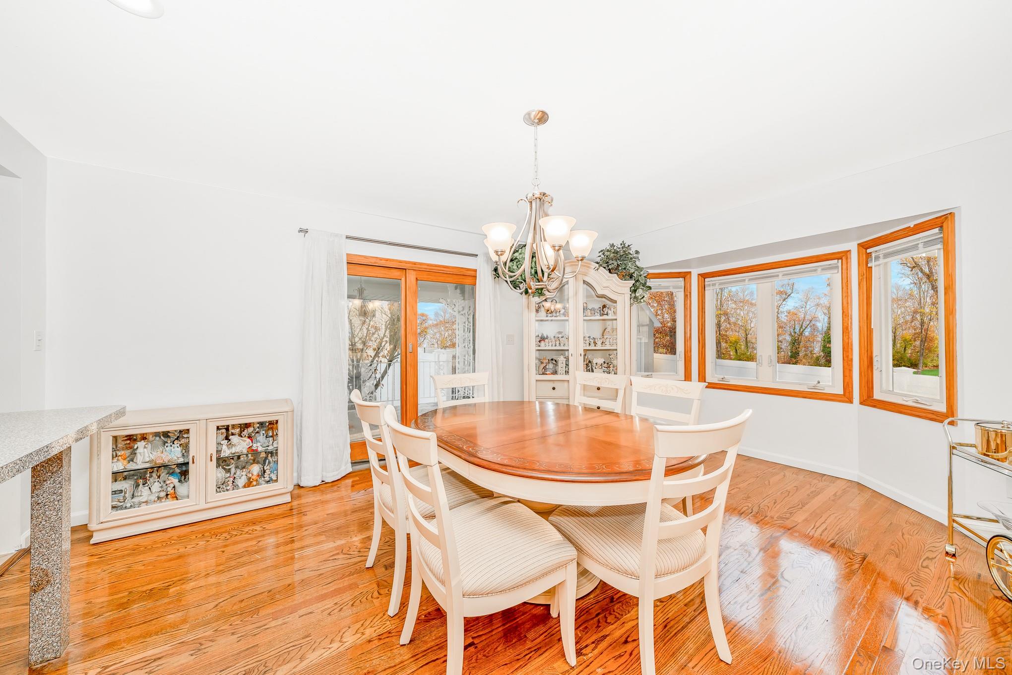 3 Brewster Gate, Massapequa, NY 11758