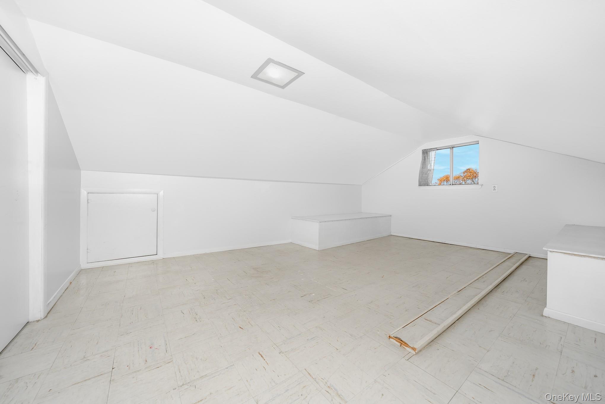 3 Brewster Gate, Massapequa, NY 11758