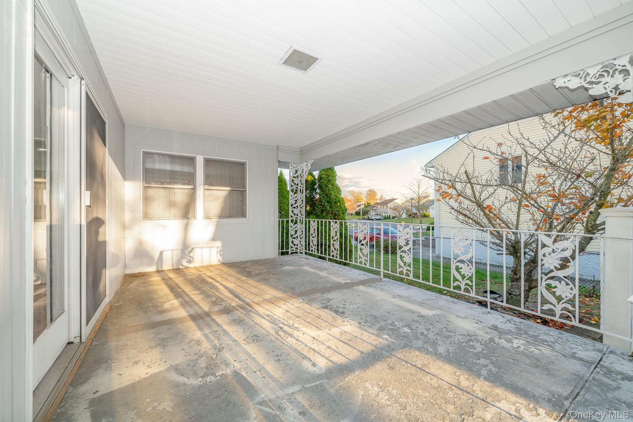 3 Brewster Gate, Massapequa, NY 11758