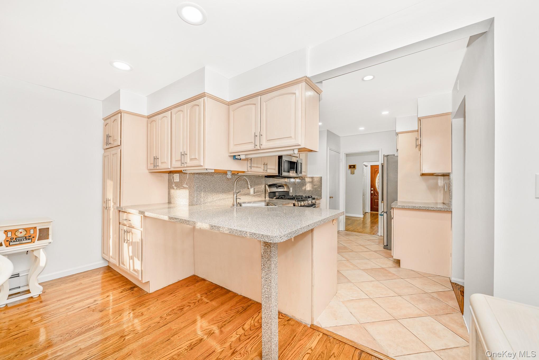 3 Brewster Gate, Massapequa, NY 11758