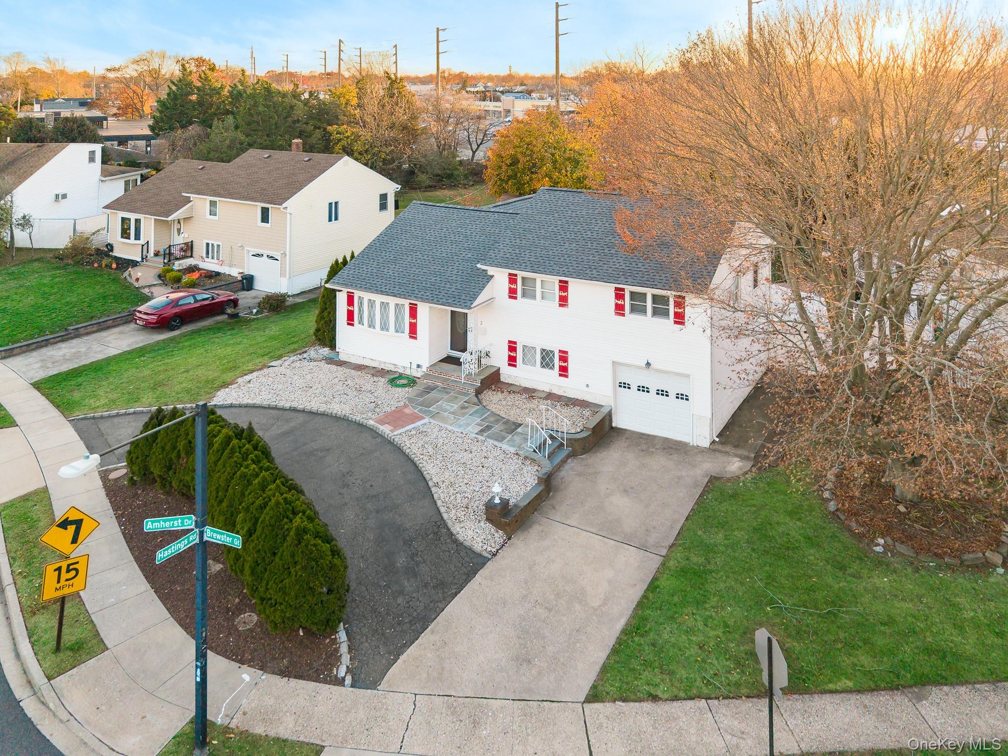 3 Brewster Gate, Massapequa, NY 11758