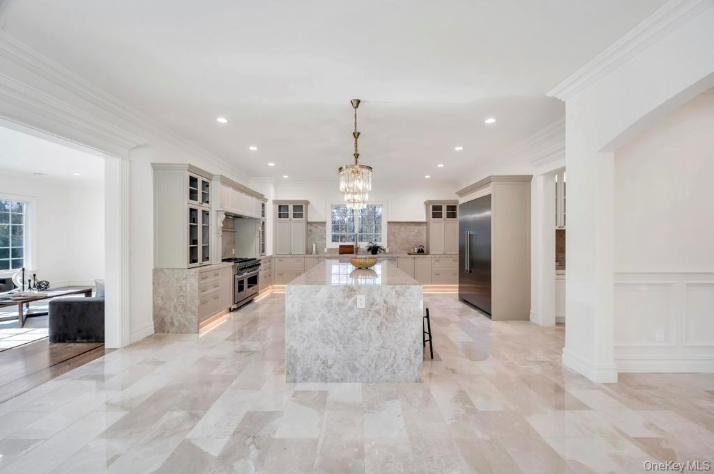 6 Gables Court, Dix Hills, NY 11746