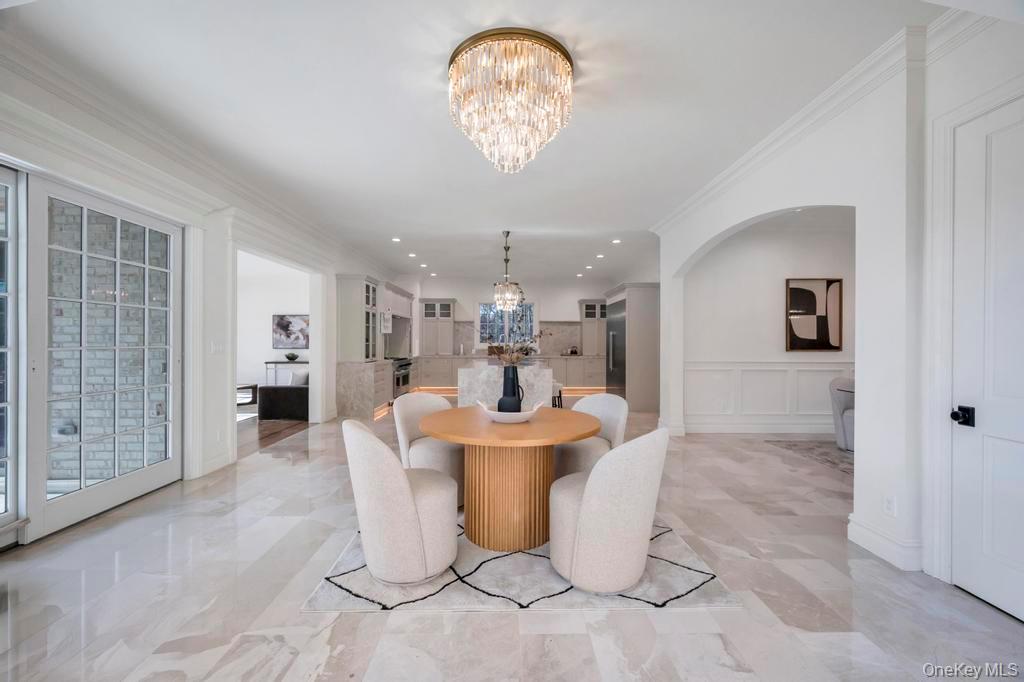 6 Gables Court, Dix Hills, NY 11746