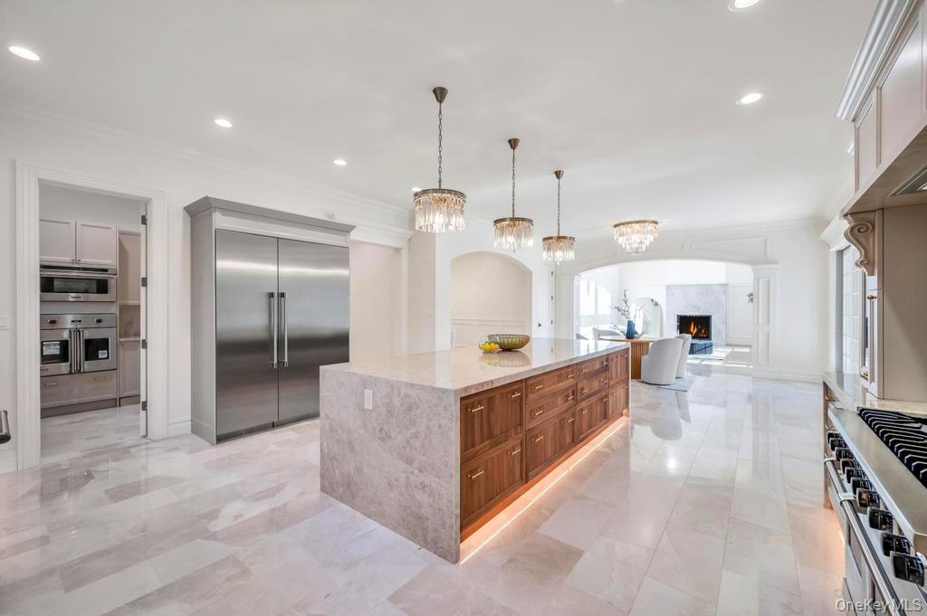 6 Gables Court, Dix Hills, NY 11746