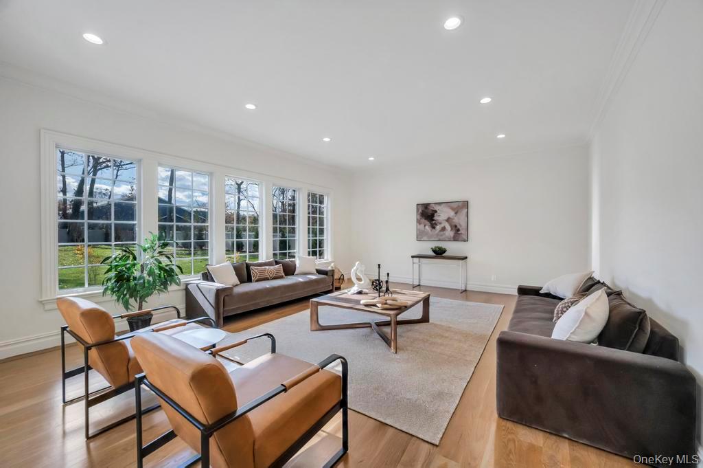 6 Gables Court, Dix Hills, NY 11746