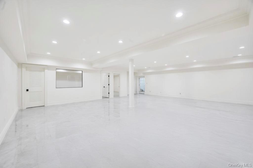 6 Gables Court, Dix Hills, NY 11746