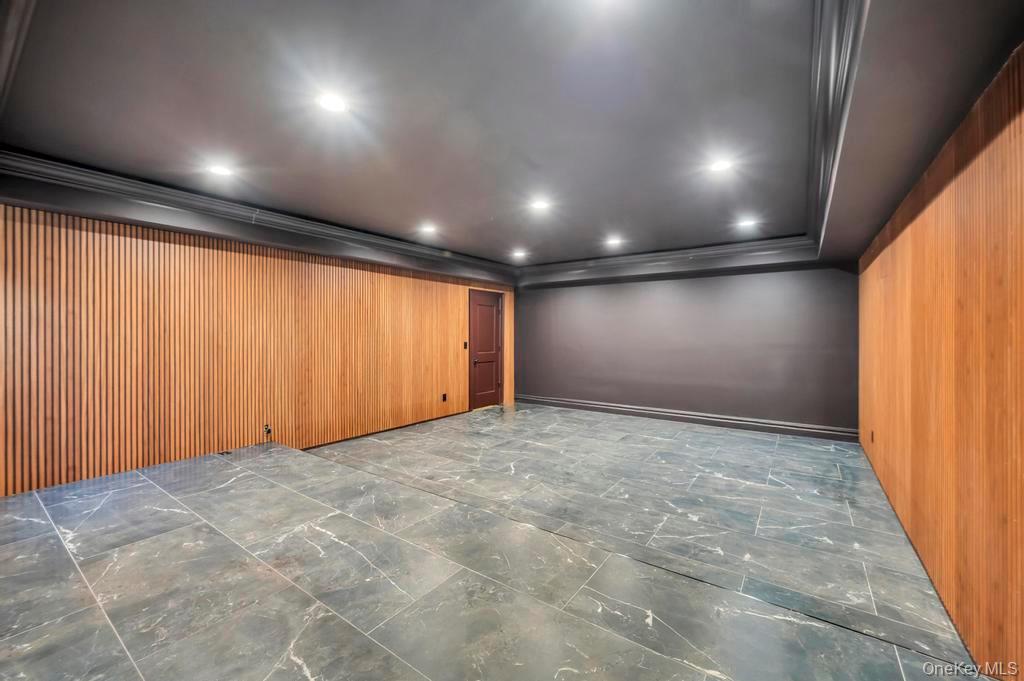 6 Gables Court, Dix Hills, NY 11746